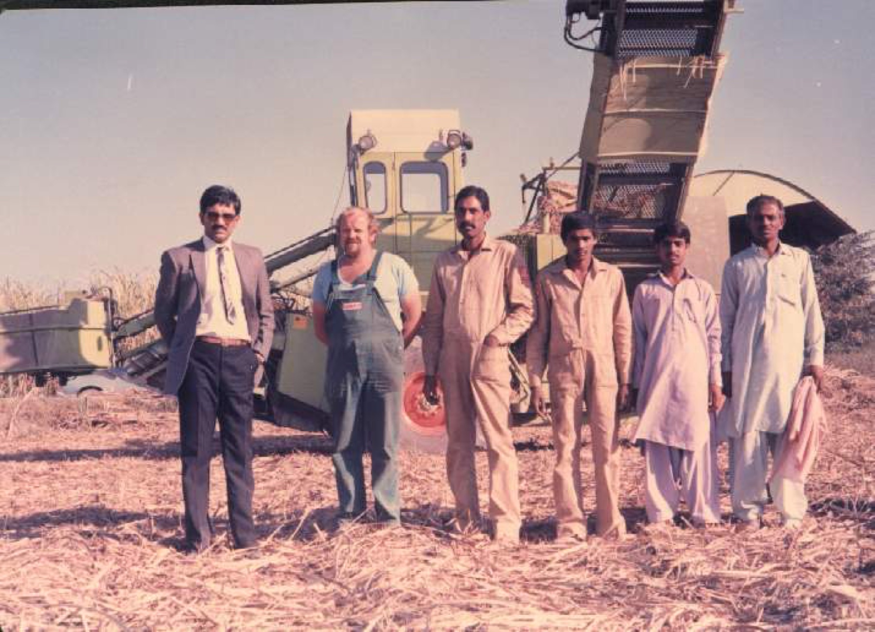 Harvesting sugarcane with the operational team — the earliest record in Pedaver's archive.
